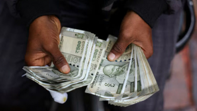 Rupee Ends Flat, Hemmed in by RBI Iintervention, Oil Pangs