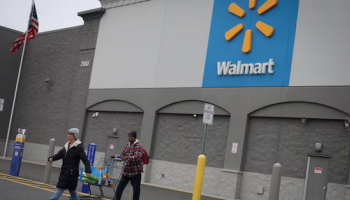 Walmart Holds Targets as Fuel Shock Hits American Spending