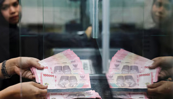 Holiday-Hit Asian FX Slips; Rupiah Down before Interest Rate Call