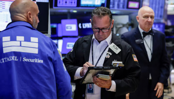 Wall St Rises for Day, Drops for Week; Yields, Iran in Focus
