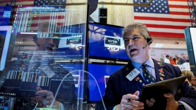 Wall Street Ends Mixed as Investors Eye Jobs Data