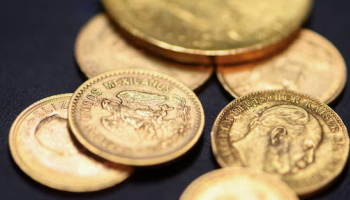 Gold's Extends Rally above $5,300 as Dollar Slides