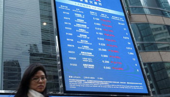 Asian Stocks Drop, Oil near 4-mth Low on Volatility Risks
