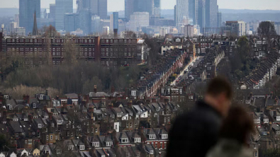 Global Bond Selloff Drives Up Mortgage Costs for UK Buyers