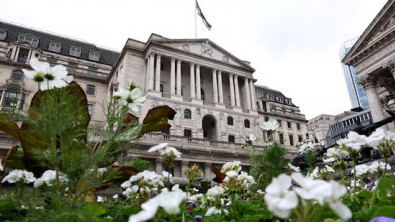 HSBC, Deutsche Bank Push Back BoE Rate Cut Forecasts as Inflation Clouds Outlook