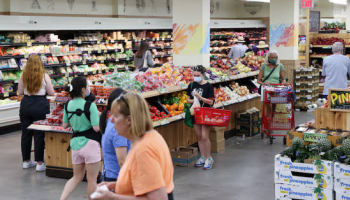 US Q1 GDP Revised Lower on Tepid Consumer Spending