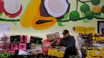 US Grocers Brace for Sales Dip as Food Aid Set to Lapse