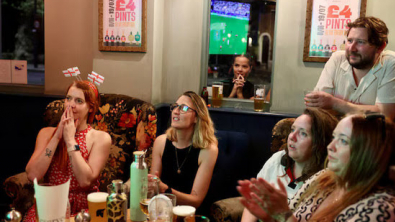 Britons Buy Clothes, Fans and Booze amid the World Cup Heat
