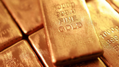Gold Plunges on Stronger Dollar, Fed Tightening Expectations