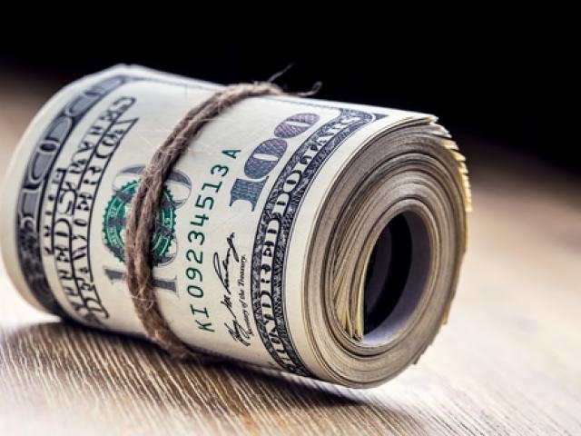 Dollar weakens amid rising bets of a Fed rate cut