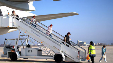 Airline Shares Rebound as Trickle of Middle East Flights Resume