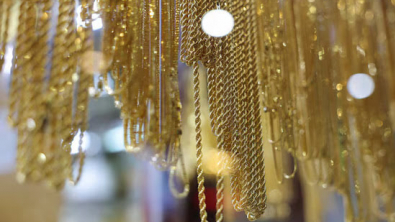 Gold Touches Record High as Fed Rate-Cut Hopes Dent Dollar