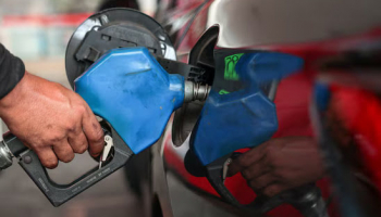 Dollar Slips, Bonds Struggle as Iran War Spurs Hawkish Rate Rethink