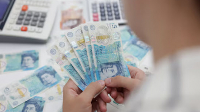 Pound Holds Ground as Sun and Soccer Boost UK Confidence