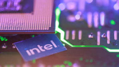 Intel Rises; Strong Forecasts Signal AI Boost for Turnaround