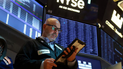 Wall St Indexes Advance with Boost from Chips, Iran Optimism