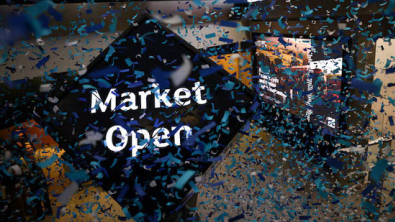 UK's FTSE 100 Rebounds as Financial, Commodity Stocks Gain