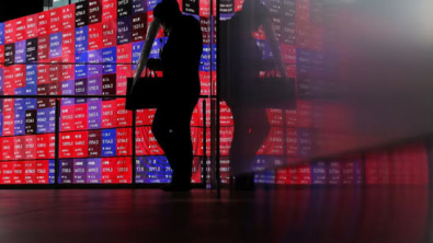 Shares Skid in Asia as Oil Climbs, Rate Hikes Loom